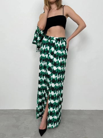 A wholesale clothing model wears  Printed Front Slit Skirt - Green
, Turkish wholesale Skirt of Black Fashion
