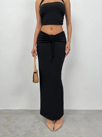A wholesale clothing model wears  Ruffle Detail Maxi Skirt - Black
, Turkish wholesale Skirt of Black Fashion