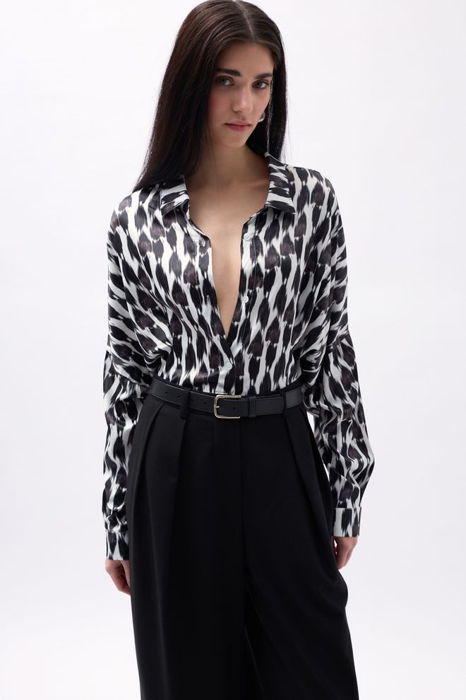 Ilia Raštuoti Crop Marškinėliai – Juodai Balti Didmeninė prekyba drabužiais Aptempta ir platėjanti