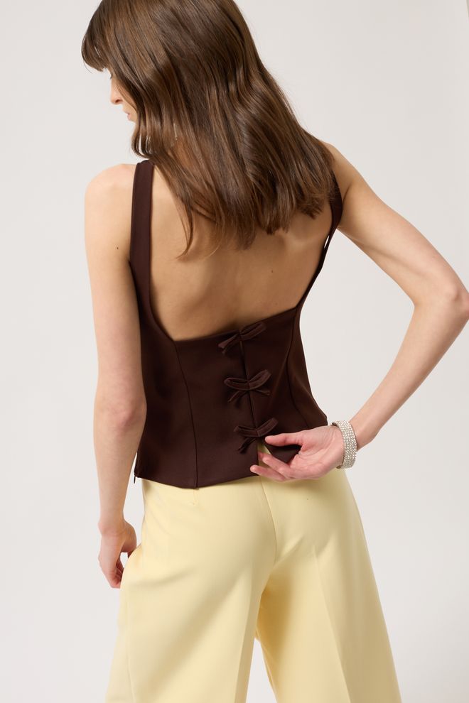 Black Fashion Blouse Met Lintdetail Op De Achterkant Bruin Groothandel Kleding Elegant