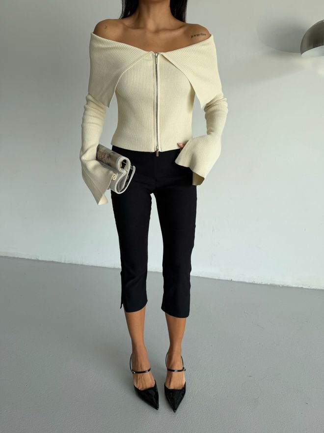 Black Fashion Bej Bluz Fırfırlı Kol Ve Omzu Açık Yakalı Toptan Giyim Gündelik