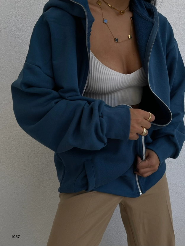 A model wears 37713 - Sweatshirt - Navy Blue, wholesale Hoodie of Black Fashion to display at Lonca