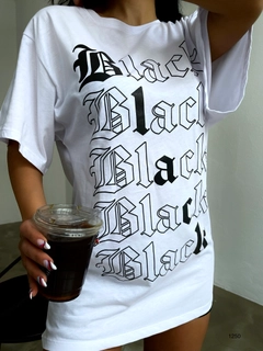 A wholesale clothing model wears 37805 - Tshirt - White, Turkish wholesale Tshirt of Black Fashion