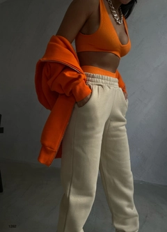 Een kledingmodel uit de groothandel draagt 37907 - Sweatpants - Beige, Turkse groothandel Joggingbroek van Black Fashion