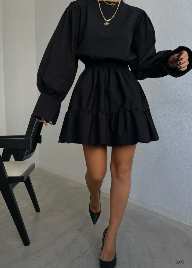 A model wears 38422 - Suit - Black, wholesale Suit of Black Fashion to display at Lonca