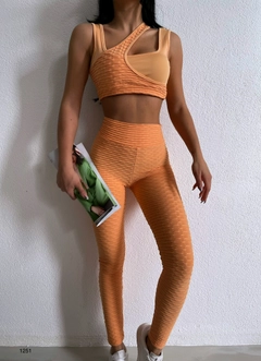 Модель оптовой продажи одежды носит 38448 - Tracksuit - Orange, турецкий оптовый товар Комплект спортивного костюма от Black Fashion.
