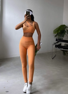 Ένα μοντέλο χονδρικής πώλησης ρούχων φοράει 38448 - Tracksuit - Orange, τούρκικο Αθλητική φόρμα χονδρικής πώλησης από Black Fashion
