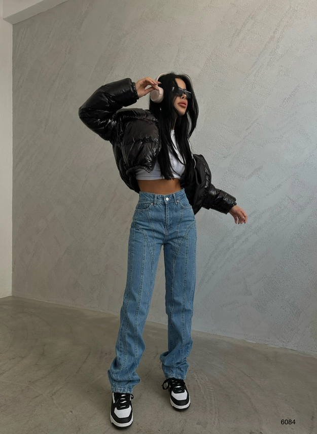 A model wears 38583 - Jeans - Blue, wholesale Jeans of Black Fashion to display at Lonca