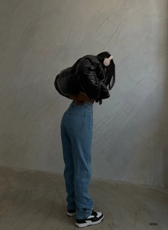 Een kledingmodel uit de groothandel draagt 38583 - Jeans - Blue, Turkse groothandel Jeans van Black Fashion