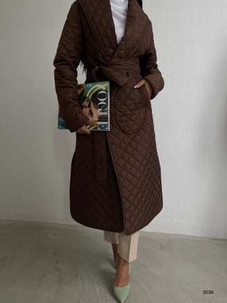 A model wears 38199 - Trenchcoat - Brown, wholesale undefined of Black Fashion to display at Lonca