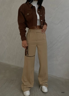 Una modella di abbigliamento all'ingrosso indossa 38281 - Jacket - Brown, vendita all'ingrosso turca di Giacca di Black Fashion