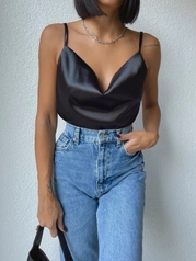 A model wears 38347 - Blouse - Black, wholesale undefined of Black Fashion to display at Lonca