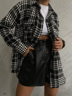 Ένα μοντέλο χονδρικής πώλησης ρούχων φοράει 38363 - Jacket - Black, τούρκικο Μπουφάν χονδρικής πώλησης από Black Fashion