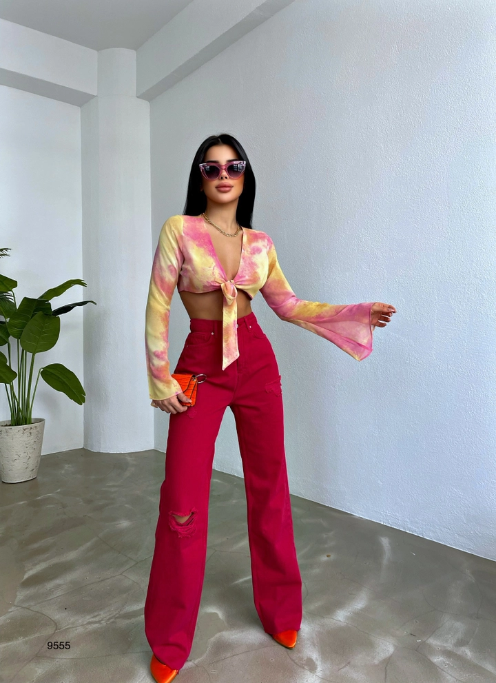 Ένα μοντέλο χονδρικής πώλησης ρούχων φοράει 45190 - Blouse - Pink, τούρκικο Μπλούζα χονδρικής πώλησης από Black Fashion