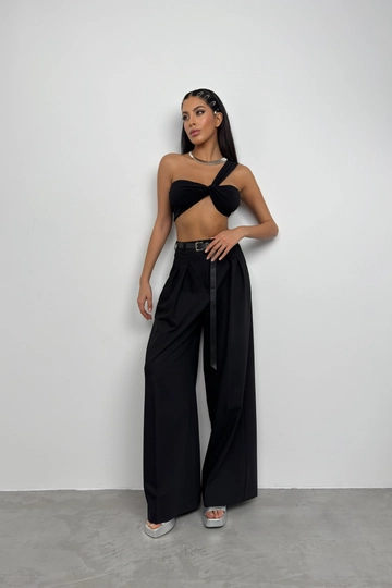 A wholesale clothing model wears  One Shoulder Asymmetrical Bra - Black
, Turkish wholesale Bustier of Black Fashion