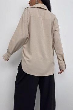 A wholesale clothing model wears bla11380-oversize-linen-shirt-beige, Turkish wholesale Shirt of Black Fashion