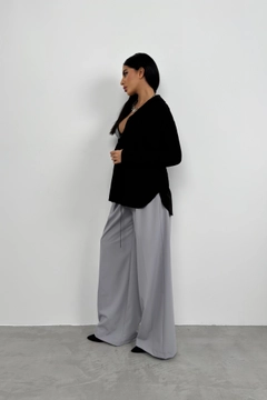 A wholesale clothing model wears bla11381-oversize-linen-shirt-black, Turkish wholesale Shirt of Black Fashion