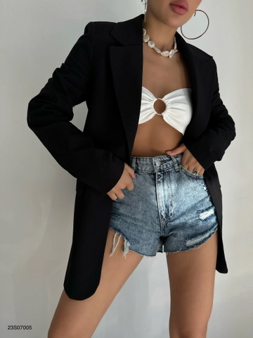 Ένα μοντέλο χονδρικής πώλησης ρούχων φοράει  Λευκό Σακάκι Με Ενα Κουμπί - Μαύρο
, τούρκικο Μπουφάν χονδρικής πώλησης από Black Fashion