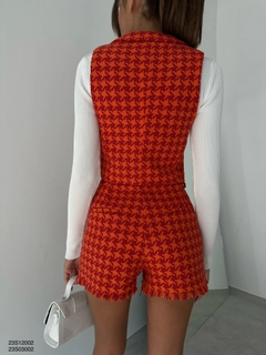 Una modella di abbigliamento all'ingrosso indossa BLA10099 - Vest - Orange, vendita all'ingrosso turca di Veste di Black Fashion