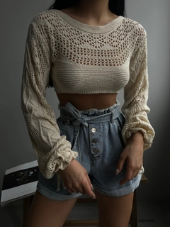 A wholesale clothing model wears BLA10285 - Crop Knitwear Blouse - White, Turkish wholesale Sweater of Black Fashion