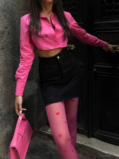 Hurtowa modelka nosi BLA10270 - Cuff Detail Crop Shirt - Fuchsia, turecka hurtownia Koszula firmy Black Fashion