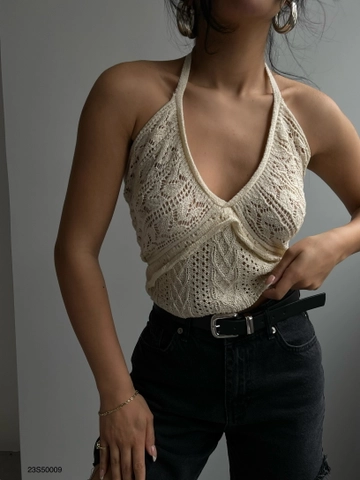 A wholesale clothing model wears  Openwork Crop Bustier - White
, Turkish wholesale Crop Top of Black Fashion