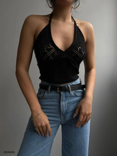 Hurtowa modelka nosi BLA10444 - Openwork Crop Bustier - Black, turecka hurtownia Krótki top firmy Black Fashion