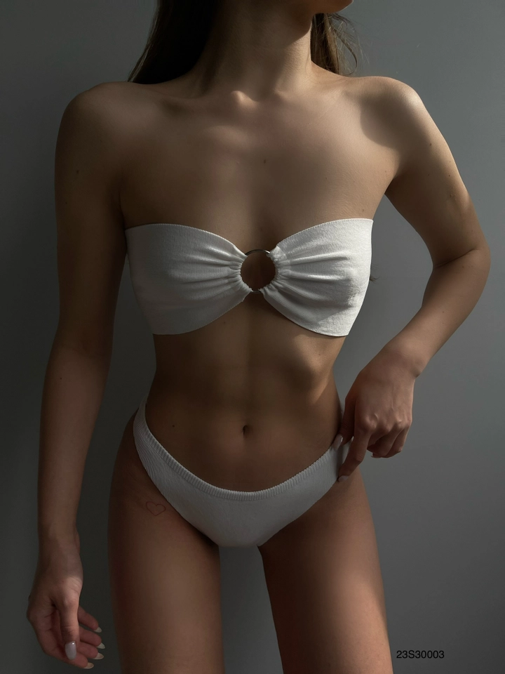 A wholesale clothing model wears BLA10531 - Textured Bikini Suit - White, Turkish wholesale Swimwear of Black Fashion
