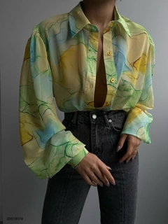 A wholesale clothing model wears BLA10538 - Patterned Chiffon Shirt - Green, Turkish wholesale Shirt of Black Fashion