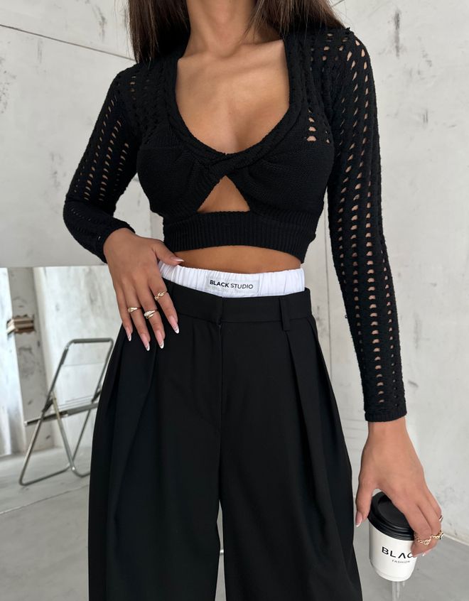 Black Fashion Bluzka ażurowa z dzianiny Crop Czarna Hurtowa sprzedaż odzieży Casual