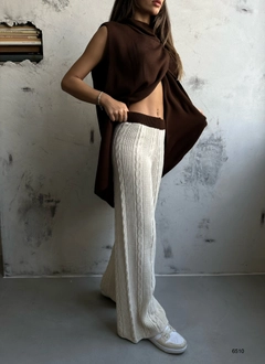 A wholesale clothing model wears 38593 - Poncho - Brown, Turkish wholesale Poncho of Black Fashion