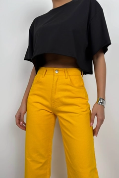 Модель оптовой продажи одежды носит BLA10242 - Jeans - Mango, турецкий оптовый товар Джинсы от Black Fashion.