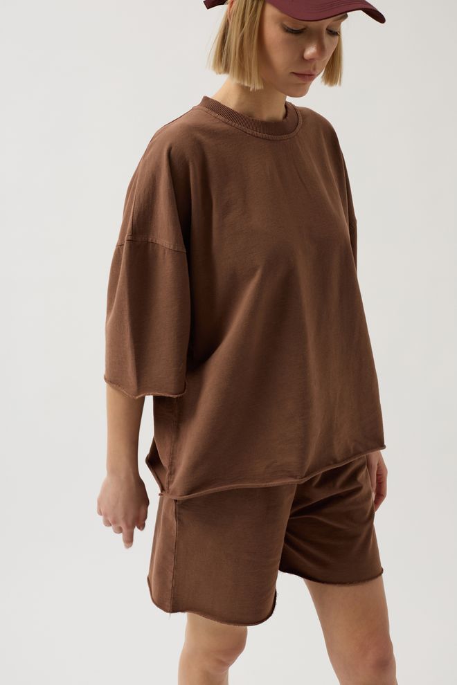 Black Fashion Oversized T shirt Met Lasergesneden Ronde Hals Bruin Groothandel Kleding Casual