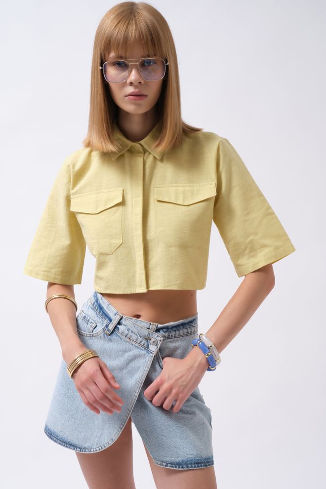 Black Fashion Geel Casual Shirt Met Polokraag En Cropped Lengte Groothandel Kleding Casual