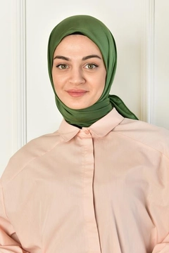A wholesale clothing model wears BUR10158 - Scarf - Khaki, Turkish wholesale Scarf of Burden Ipek