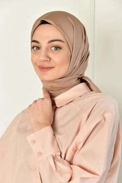 A wholesale clothing model wears BUR10159 - Scarf - Brown, Turkish wholesale Scarf of Burden Ipek