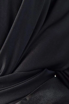 Een kledingmodel uit de groothandel draagt BUR10166 - Scarf - Black, Turkse groothandel Sjaal van Burden Ipek