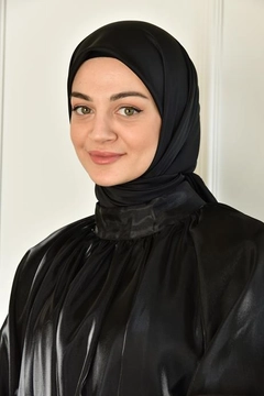 A wholesale clothing model wears BUR10166 - Scarf - Black, Turkish wholesale Scarf of Burden Ipek