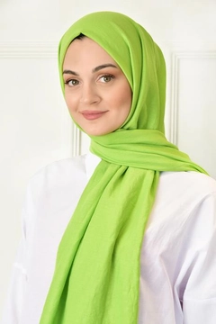 A wholesale clothing model wears BUR10181 - Shawl - Parrot Green, Turkish wholesale Shawl of Burden Ipek
