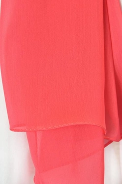 A wholesale clothing model wears BUR10185 - Shawl - Coral Color, Turkish wholesale Shawl of Burden Ipek