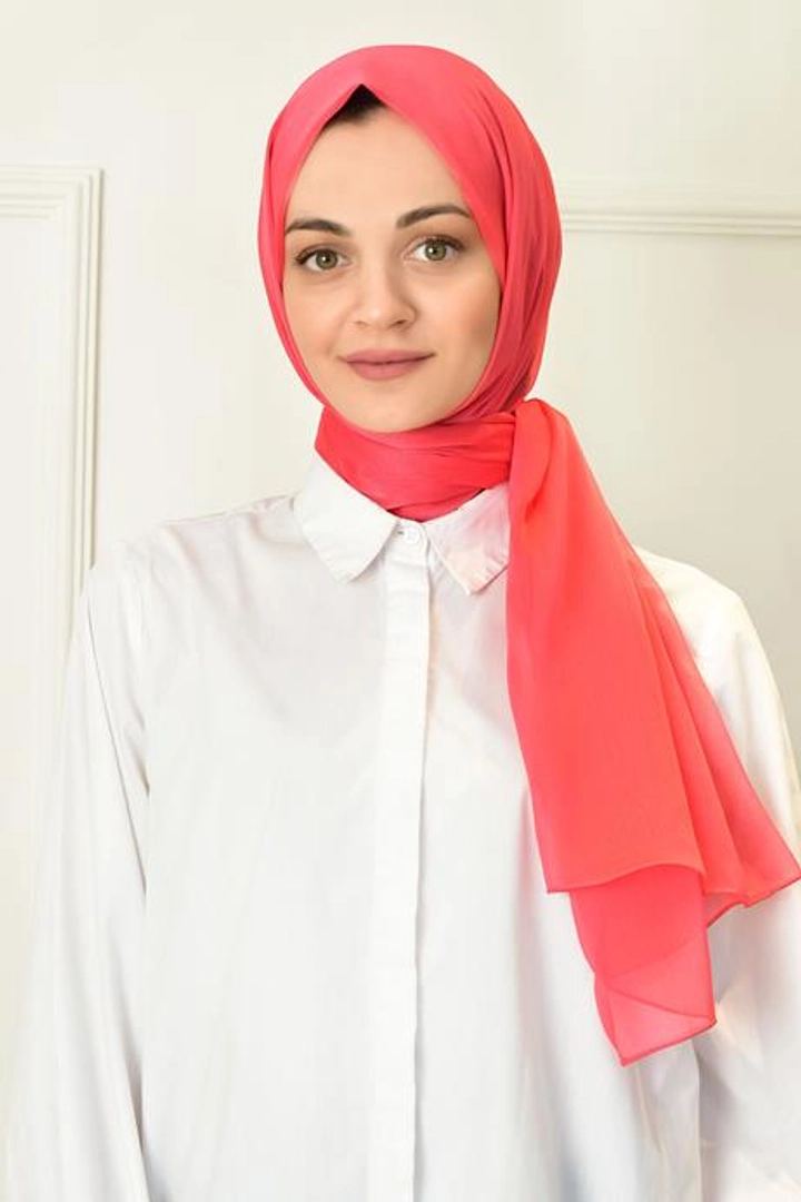 Een kledingmodel uit de groothandel draagt BUR10185 - Shawl - Coral Color, Turkse groothandel Sjaal van Burden Ipek
