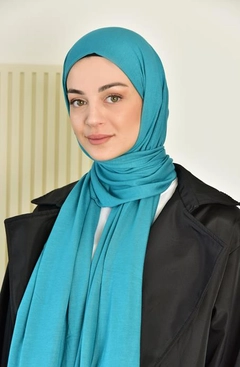 Een kledingmodel uit de groothandel draagt BUR10257 - Shawl - Reeds, Turkse groothandel Sjaal van Burden Ipek