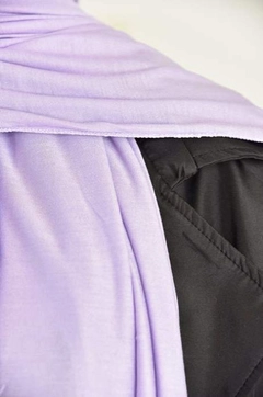 Una modella di abbigliamento all'ingrosso indossa BUR10266 - Shawl - Lilac, vendita all'ingrosso turca di Scialle di Burden Ipek
