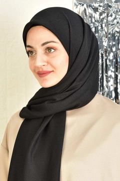 Een kledingmodel uit de groothandel draagt BUR10219 - Scarf - Black, Turkse groothandel Sjaal van Burden Ipek