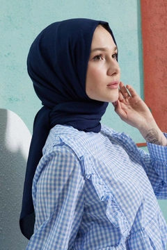 A wholesale clothing model wears BUR10224 - Shawl - Navy Blue, Turkish wholesale Shawl of Burden Ipek