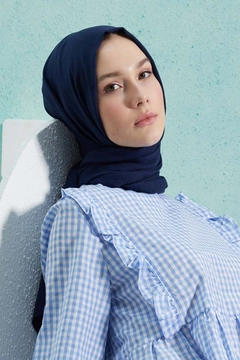 A wholesale clothing model wears BUR10224 - Shawl - Navy Blue, Turkish wholesale Shawl of Burden Ipek