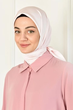 A wholesale clothing model wears BUR10228 - Scarf - Light Powder, Turkish wholesale Scarf of Burden Ipek