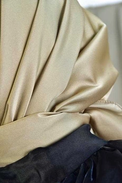 Een kledingmodel uit de groothandel draagt BUR10565 - Scarf - Mink, Turkse groothandel Sjaal van Burden Ipek