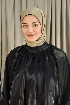 Una modella di abbigliamento all'ingrosso indossa BUR10565 - Scarf - Mink, vendita all'ingrosso turca di Sciarpa di Burden Ipek