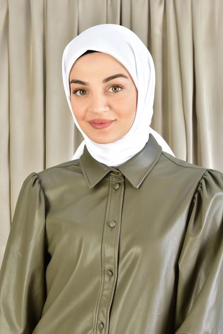A wholesale clothing model wears BUR10566 - Scarf - Optical White, Turkish wholesale Scarf of Burden Ipek